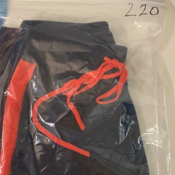 Perfect for the season! Wool Blend sweater knit joggers pants side stripe sz S - Picture 8 of 9